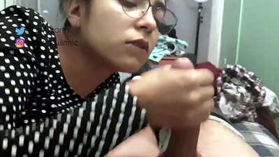 صناعة يدوية مع الانتهاء في اليد - الكثير من الحليب